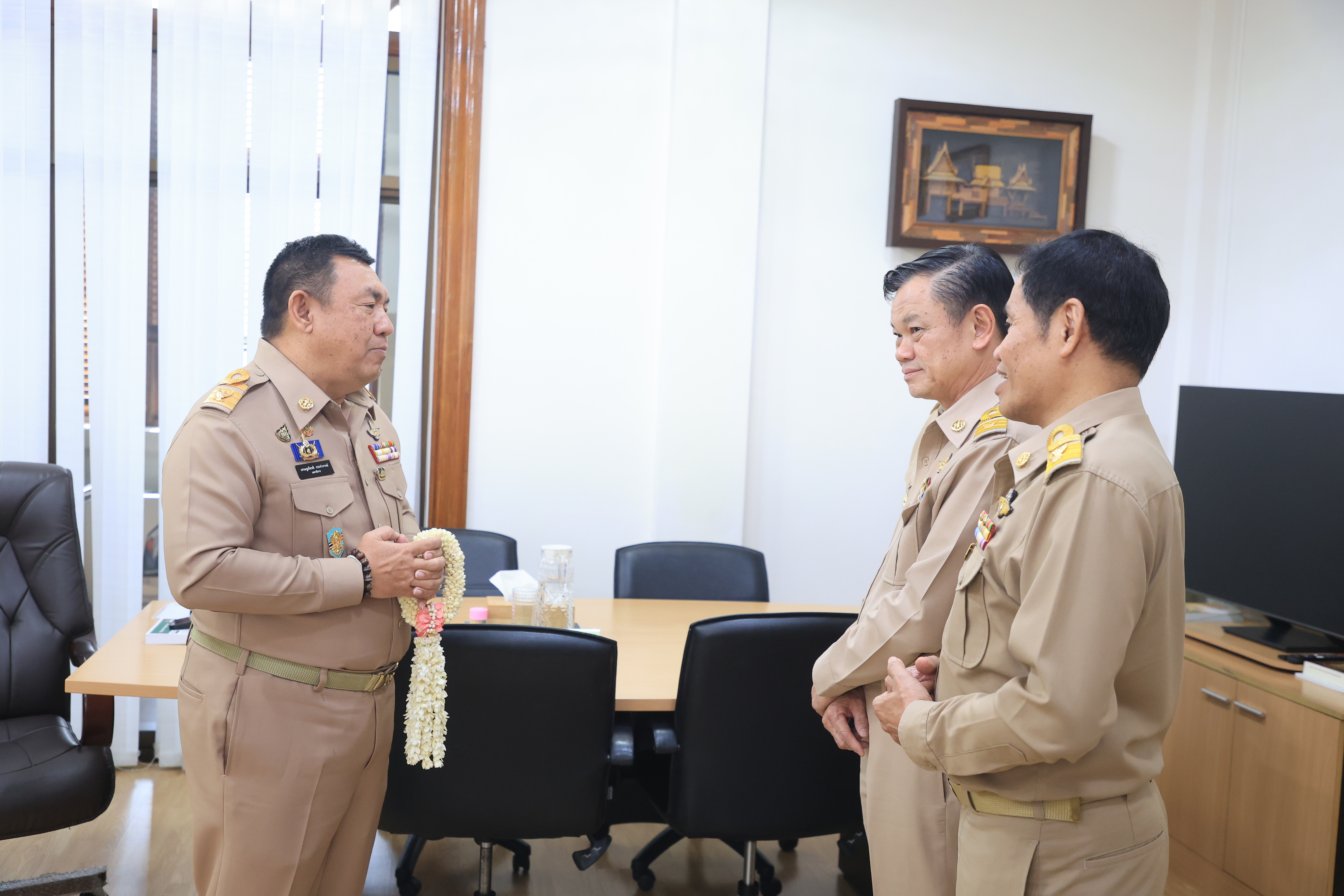 title - ผู้ตรวจราชการกรม ส.ป.ก. สักการะสิ่งศักดิ์สิทธิ์และรายงานตัวเนื่องในโอกาสเข้ารับตำแหน่งใหม่